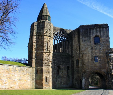 The Refectory, Dunfermline Abbey
The entrance and gatehouse at the ruins of the Palace at Dunfermline Abbey.  [url=http://streetmap.co.uk/map.srf?X=308937&Y=687274&A=Y&Z=115/] Map location. [/url]
