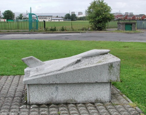 Renfrew Airport
Across the road from a supermarket in Renfrew is this memorial that you could easily miss.  It marks the importance that Renfrew once had in the development of aviation in Scotland.  In WWI the flying core had a base here.  The first Air Ambulance flew from here and in 1933 it became the first municipal airport in Scotland.  It closed in 1966 because there was no room to expand.  Abbotsinch then went on to become Glasgows main and only Airport.

