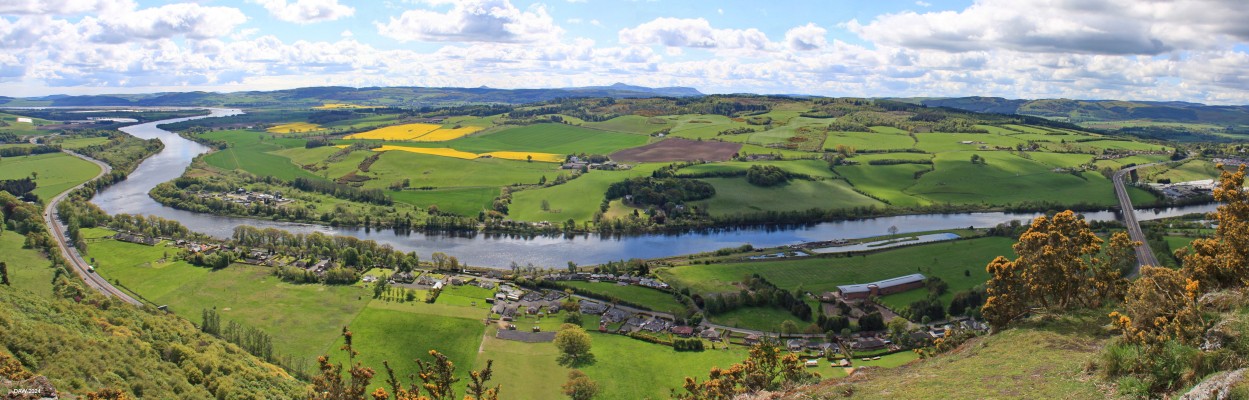 The River Tay, Perth
A view of the River Tay as it leaves Perth from Kinnoull Hill.  The Friarton Brdige is on the extreme right, the river heads east to Dundee on the left. [url=http://streetmap.co.uk/map?X=313760&Y=722768&A=Y&Z=120/] Map location. [/url]
