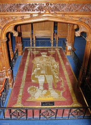 Grave of Robert The Bruce, Dunfermline Abbey
Robert the Bruce was buried here at Dunfermline Abbey in 1329 although it is thought his heart was interred at Melrose Abbey in the borders.  He was King of Scots from 25 March 1306, until his death.
