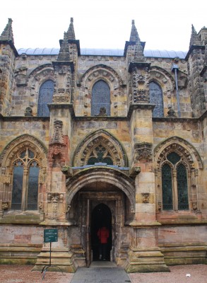 Side entrance, Rosslyn Chapel
[url=http://streetmap.co.uk/map?X=327500&Y=663079&A=Y&Z=115/] Map location. [/url]
