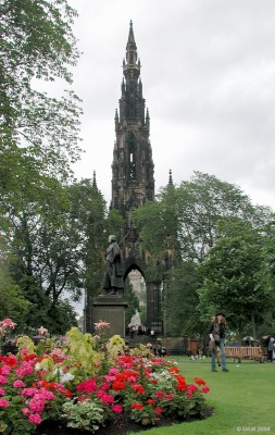 The Scott Monument, Princess Street
Inaugurated in 1846 to commemorate the life of Sir Walter Scott.  The monument is 200ft high and the highest gallery can be reached by climbing 287 steps
