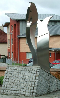 Sculpture, Darnley Road, Barrhead
The 'gate guardian' to a new housing development across from Cowan Park,  formerly the site of the old St John's Primary School.
