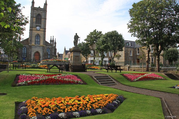 St Johns Square, Thurso, 2014
An evening view of Sir Johns Square in the centre of Thurso.  I've been here more than once over the years and it always looks this good in summer. [url=http://streetmap.co.uk/map.srf?X=311615&Y=968283&A=Y&Z=115/] Map location. [/url]

