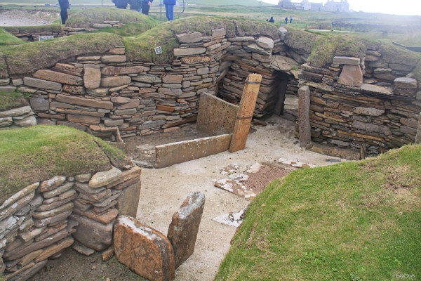 Skara Brae Neolithic settlement, House 2
As seen today House 2 is the smallest of the later houses at Skara Brae. The floor area is nevertheless organised in a similar way with rectangular beds around a central hearth. There are a number of substantial chambers within the walls of this house which help to increase it’s usable space

