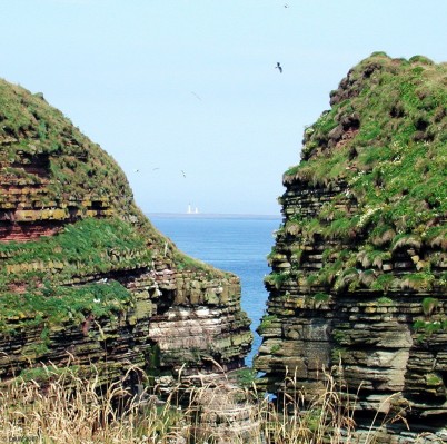 The Pentland Skerries
The Pentland Skerries Lighthouse seen from Duncansby Head.  [url=www.multimap.com/map/browse.cgi?lat=58.6409&lon=-3.028&scale=200000&icon=x/] Map location[/url]
