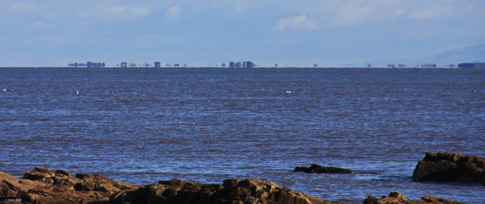 Solway Firth Mirage
Looking out across the solway firth towards Siloth on the Cumbrian coast.  [url=http://streetmap.co.uk/map?X=296637&Y=577927&A=Y&Z=115/] Map location. [/url]
