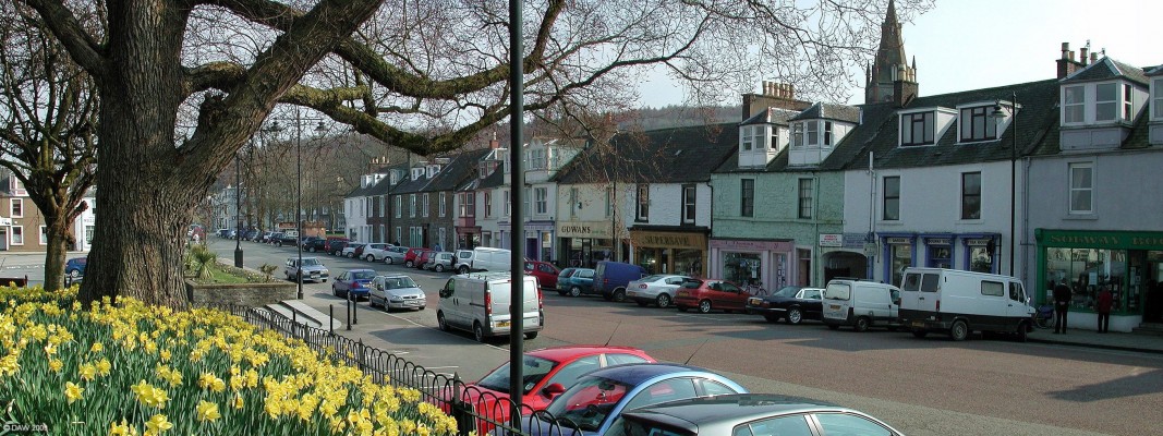 St Cuthbert Street in spring, Kirkcudbright
[url=http://www.streetmap.co.uk/map.srf?X=268313&Y=551060&A=Y&Z=115/] Map location. [/url]
