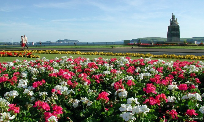 Summer colour on Largs sea front
Looking out towards Hunterston from the flower beds at Sandringham.  Largs always puts on a great show of flowers every year and has won prizes for it efforts.
