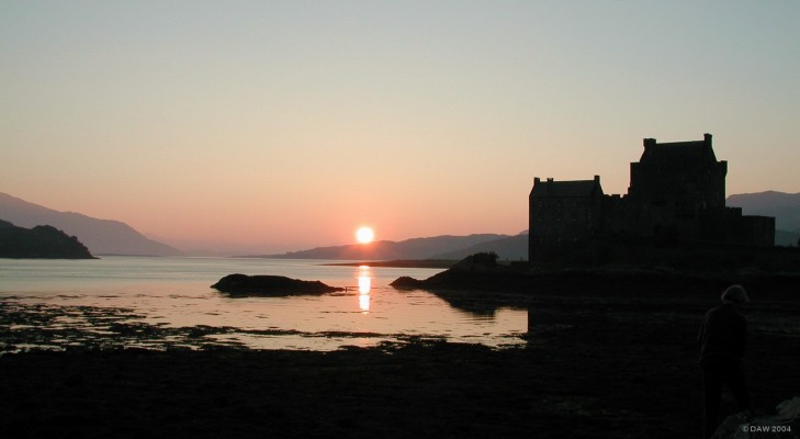 Sunset over Eilean Donan Castle
Different every time, all the pictures of Eilean Donan in this gallery were taken on consecutive days in 2002, it never looks the same twice.

