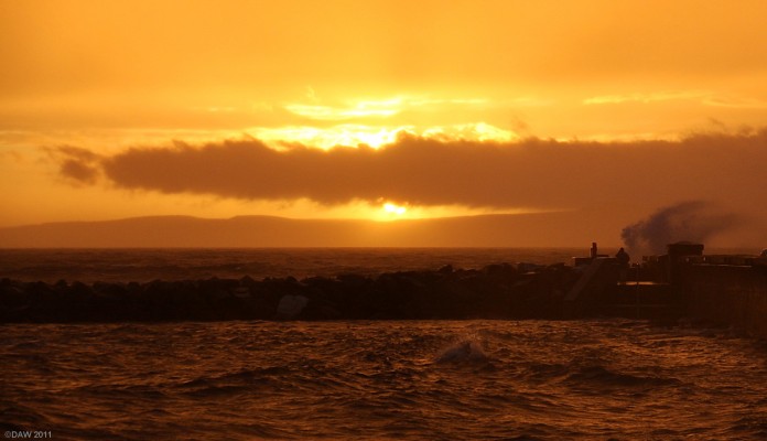 Winter Sunset from Saltcoats
Looking out from Saltcoats sea front towards Arran. [url=http://www.streetmap.co.uk/map.srf?X=224415&Y=641115&A=Y&Z=120/] Map location. [/url]
