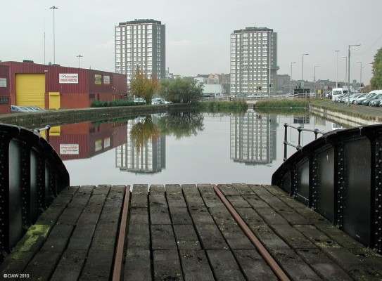 Port Dundas
A disused railway swing bridge over the Canal at Port Dundas.  [url=http://www.streetmap.co.uk/map.srf?X=259232&Y=666610&A=Y&Z=115/] Map location. [/url]
