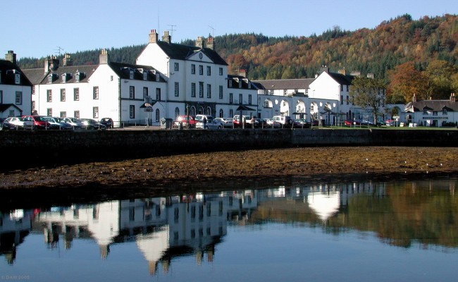 The front, Inveraray, Autumn
Looking along the front at Inveraray from the Pier.
