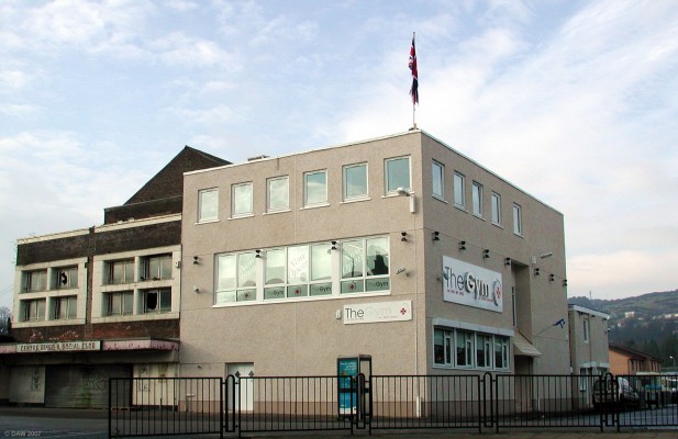 The Gym, Barrhead
The former Barrhead Hotel lay empty for many years and was converted into 'The Gym', but the good people of Barrhead ovbviosuly weren't over keen on exercise and it closed after only a few years.  The old Bingo hall next door burnt down and was demolished not long after this photo was taken.   After the Gym closed it suffered from the same fate and in 2011 the site lies vacant awaiting development.
