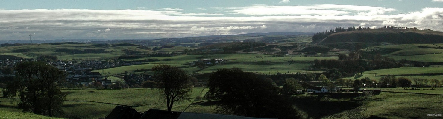 The Neilston Pad from Lochliboside Hills
An early Autumn view from the Lochliboside Hills.  The Neilston Pad is on the right and the top end of Neilston can be seen on the left.  [url=http://www.streetmap.co.uk/map.srf?X=246232&Y=657437&A=Y&Z=120/] Map location. [/url]
