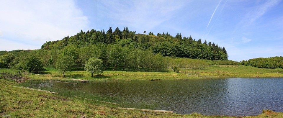 The Neilston Pad
Looking over to the Neilston Pad from Snypes Dam. [url=http://www.streetmap.co.uk/map.srf?X=248101&Y=655142&A=Y&Z=115/] Map location. [/url]
