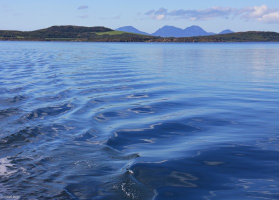 Gigha and Jura from Sound of Gigha
Looking west from the Sound of Gigha back towards Gigha with the Paps of Jura behind. [url=http://streetmap.co.uk/map.srf?X=167306&Y=647728&A=Y&Z=126/] Map location. [/url]
