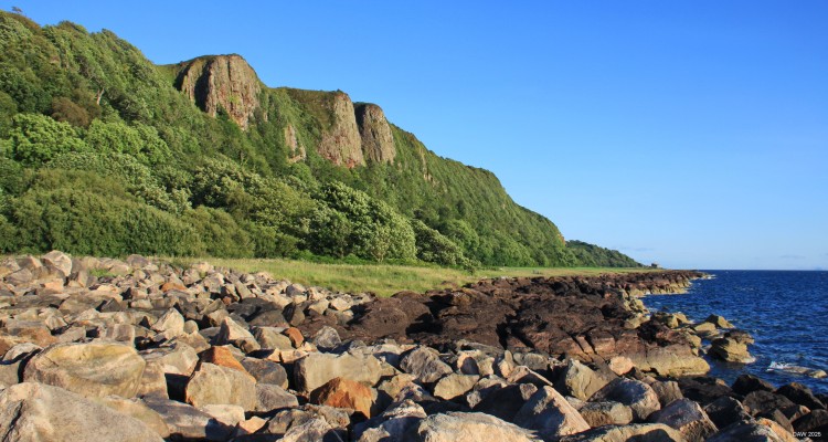 The Three Sisters, Hunterston
A classic example of a West Coast raised beach where the land has risen after weight of the ice from the last ice age has receded.  At that time the cliffs would have been sea cliffs. [url=http://streetmap.co.uk/map?X=217685&Y=650422&A=Y&Z=120/] Map location. [/url]
