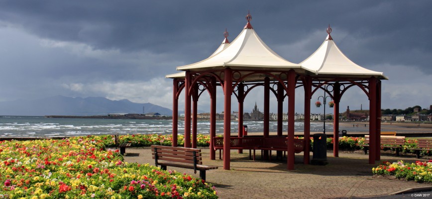 The South Beach, Saltcoats
Looking out towards the Island of Arran from the south beach at Saltcoats. [url=http://streetmap.co.uk/map.srf?X=224067&Y=641765&A=Y&Z=120/] Map location. [/url]
