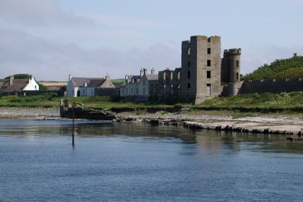 Thurso Castle, Thurso
in the 12th century it was an eathwork fortress and later in the 17th century a stone tower was contructed.  In the 19ths century the tower was expanded into a baronial mansion by Sir Tollemache Sinclair but was destroyed by fire and is now a ruin. [url=www.multimap.com/map/browse.cgi?lat=58.597&lon=-3.512&scale=25000&icon=x/]Map location[/url]
