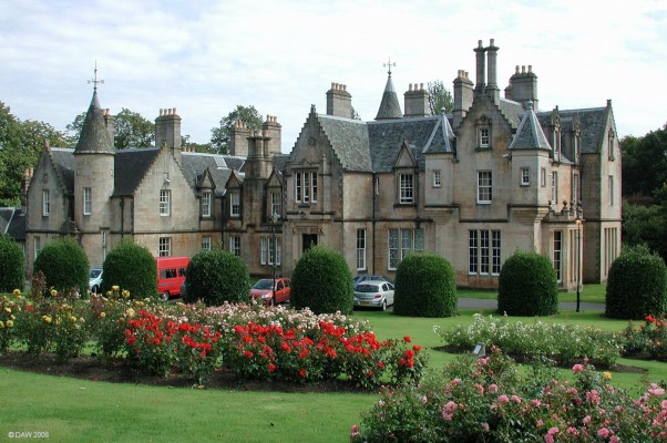 Tollcross House, Tollcross Park
The East End of Glasgow lacked a public park until in 1896 Glasgow aquired Tollcross house and its 96 acres of ground.  Apparently little work was required to open the area as a public park as the grounds had been well maintained.  Today the house has been converted into private flats.
