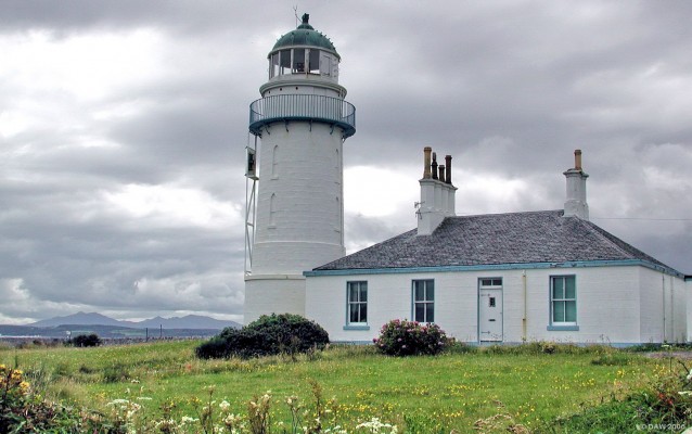 Toward Point Lighthouse
A familiar sight to anyone who has sailed on the river Clyde.  Another Robert Stevenson designed lighthouse built in 1812, now fully automated. [url=http://www.multimap.com/map/browse.cgi?lat=55.8631&lon=-4.9803&scale=25000&icon=x/]Map location[/url]
