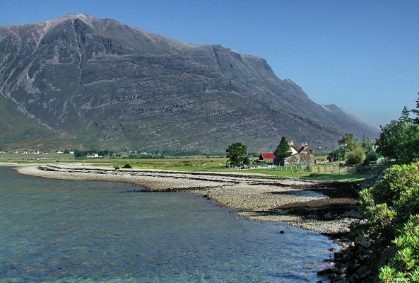 Upper Loch Torridon
Looking towards the end of Loch Torridon with Mullach an Rathain rising to some 1023m in the background.
