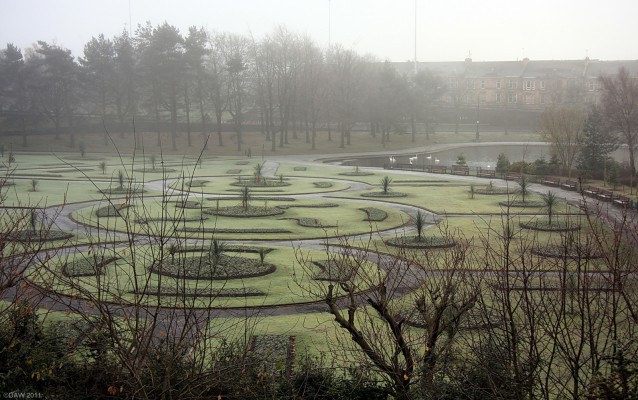 Victoria Park, winter
Victoria Park slumbers through a foggy and frosty winter day.  [url=http://www.streetmap.co.uk/map.srf?X=254345&Y=667200&A=Y&Z=115] Map location. [/url]
