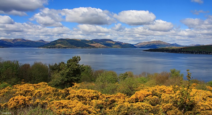 Looking north from Tower Hill, Gourock
On the left is the Holy Loch and in the centre is the entrance to Loch Long and Loch Goil.  [url=http://www.streetmap.co.uk/map.srf?X=223465&Y=677600&A=Y&Z=126&ax=223855&ay=677375/] Map location. [/url]
