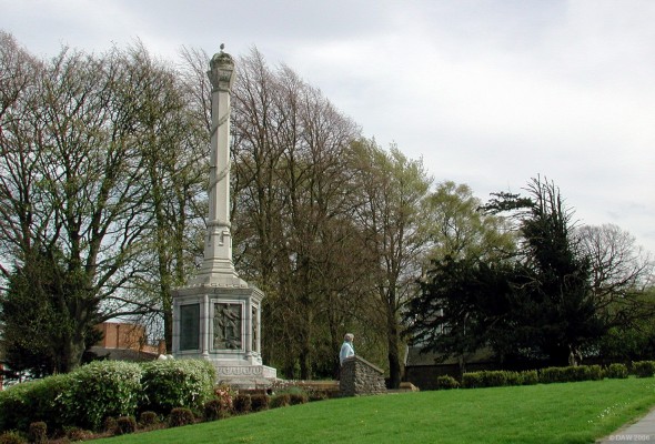 The William Wallace Memorial, Elderslie
Erected in 1912 in Elderslie to mark what is generally accpeted as the being the birth place of William Wallace. Archeological investigation of this site shows there to have been a significant fortified building in the 13/14th century that could have been the Wallace family home. The "Wallace" Yew tree to the right is at least 300 years old. 2005 marked the 500th anniversary of Wallace's execution in London in 1305.

