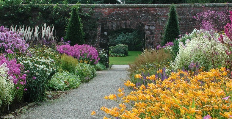 Walled Garden, Threave
Summer colour in the walled Garden at Threave Gardens, near Castle Douglas. [url=www.multimap.com/map/browse.cgi?lat=54.9254&lon=-3.9488&scale=25000&icon=x/]Map location[/url]
