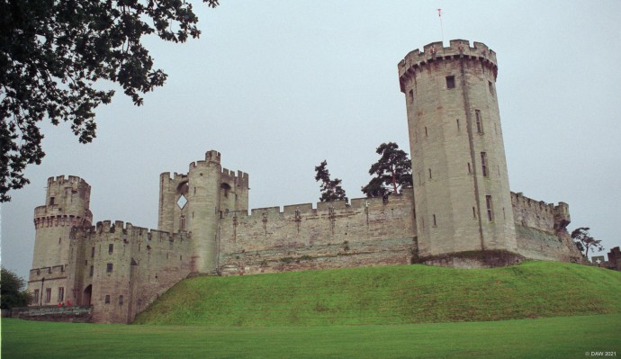 Warwick Castle, 1992
From this angle Warwick has to be one of England's most impressive Castles.  Dating from the 12th century it was later converted in to a stately home so its a castle of two halves. [url=http://streetmap.co.uk/map?X=428473&Y=264773&A=Y&Z=120/] Map location. [/url]
