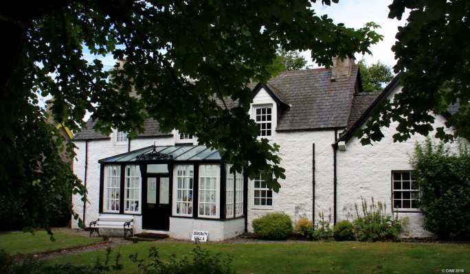 White, Brown Villa, Lairg
[url=http://streetmap.co.uk/map.srf?X=258660&Y=906280&A=Y&Z=120/] Map location. [/url]
