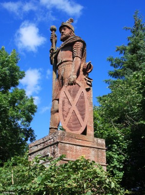 The William Wallace Statue, Bemersyde
Standing on a hill near Dryburgh in the grounds of the Bemersyde estate.  It was commissioned by the 11th Earl of Buchan in 1814.  [url=http://www.streetmap.co.uk/map.srf?X=358942&Y=632782&A=Y&Z=115&ax=359180&ay=632665/] Map location [/url]
