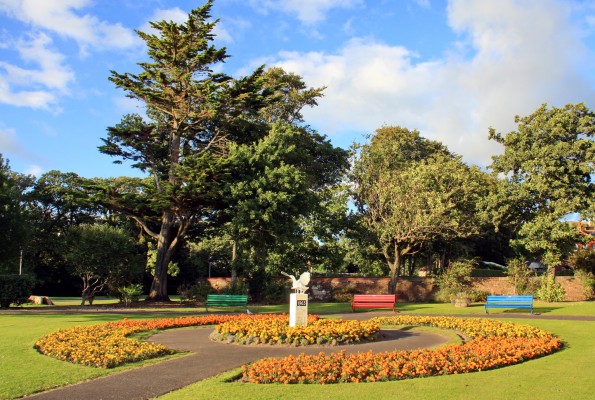 Aubery Park, Largs
Evening Sun on Aubery Park at the North end of Largs.  Ironic that they should have created a sculpture of what appears to be a seagull when the park was opened in 1965.  The seagull has become the pest of visitors to Largs and many other coastal towns. [url=http://streetmap.co.uk/map.srf?X=219979&Y=660415&A=Y&Z=115/] Map location. [/url]
