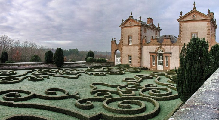 Garden, Chatelherault Hunting Lodge
A hard frost gives extra contrast to show the impressive box hedge designs at Chatelherault.  The building dates from 1743 and was built as stables and kennels for the 5th duke of Hamilton who's Palace stood nearby.  The Palace has since been demolished and this building was gutted by fire in 1940's.  After being given to the nation it was restored by historic Scotland to its former glory between 1978-87 and today is open to the public with a small visitor centre at the rear.  
