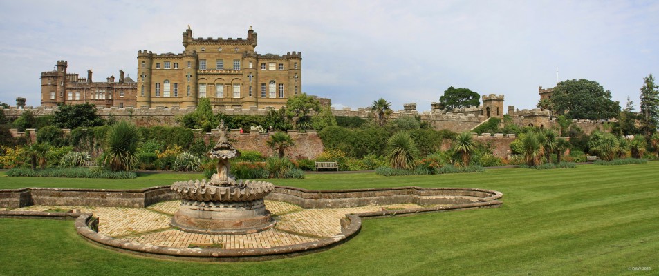 Culzean Castle, 2018
Culzean Castle in August, shame about the empty fountain pond.
