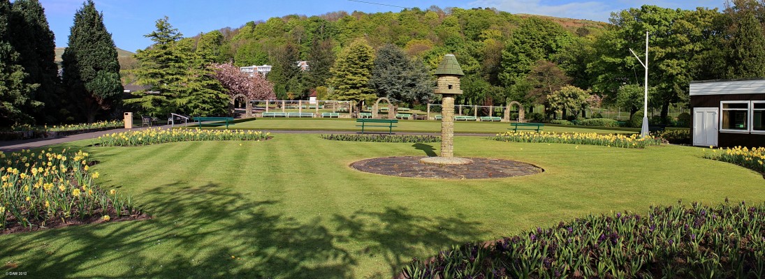 Douglas Park, Largs
A spring time view of Douglas Park.  Douglas Park Bowling Green can be seen behind the bird house. [url=http://www.streetmap.co.uk/map.srf?X=220796&Y=658773&A=Y&Z=115/] Map location. [/url]
