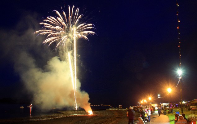 Largs Viking Festival, 2016
The firework display at the closing of the 2016 Largs Viking Festival.  Held at the Broomfields instead of its normal location at the Pencil.
