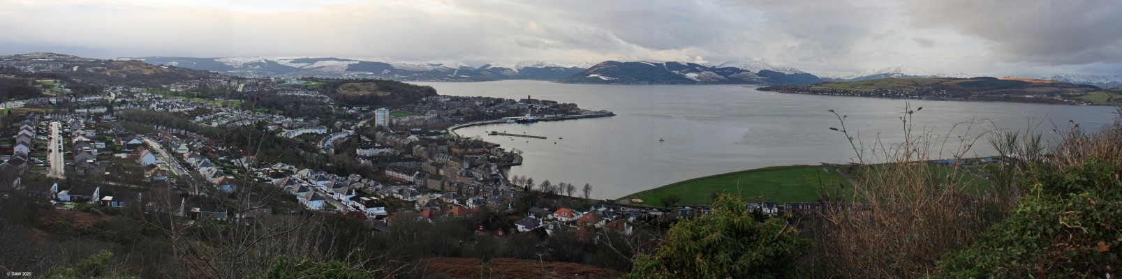 A winter panorama from above Gourock
Looking over Gourock Bay from Lyle Hill. [url=http://streetmap.co.uk/map.srf?X=225654&Y=677160&A=Y&Z=120/] Map location. [/url]

