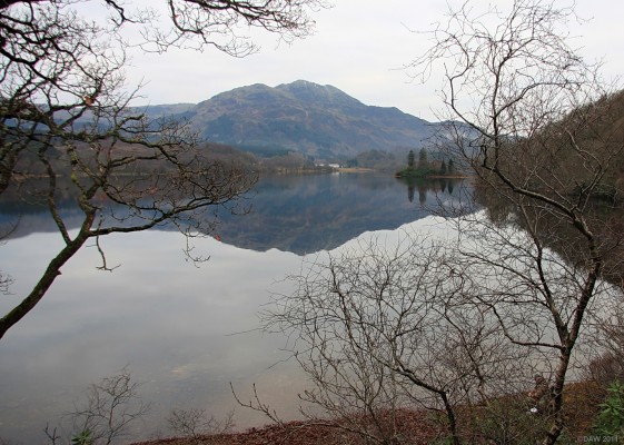 Loch Achray, winter
[url=http://www.streetmap.co.uk/map.srf?X=252275&Y=706365&A=Y&Z=115/] Map location. [/url]
