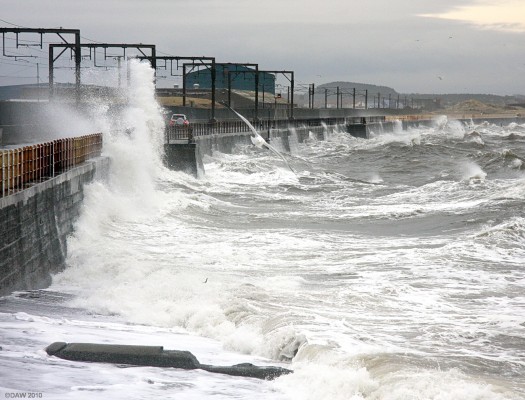 Stormy weather, Saltcoats
The seagulls look on in amusement as some numpty in a 4 wheel drive goes along the road that goes no where, presumably just to prove he can.
