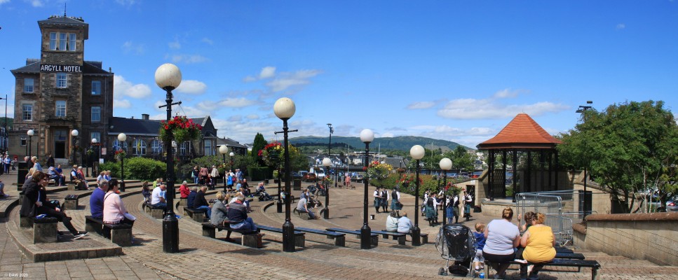 Pipe band at the bandstand, Dunoon, 2017
[url=http://streetmap.co.uk/map.srf?X=217479&Y=676734&A=Y&Z=115/] Map location. [/url]
