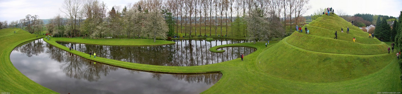 Garden of Cosmic Contemplation, Portrack House
Spirals and fractals in the created by Charles and Maggie Jencks at Portrack House near Dumfries. [url=http://www.streetmap.co.uk/map.srf?X=293529&Y=583170&A=Y&Z=120/] Map location. [/url]
