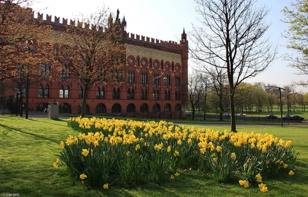 The former Templetons Carpet Factory, Glasgow Green
Completed in 1892 with a design inspired by the Doge's Palace in Venice the impressive facade was home to a carpet. James Templeton from Paisley patented a chenille Axminster process by which he could manufacture more densely paterned and richly coloured carpets.

