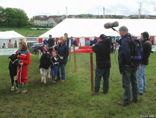 TV Crew 2003 Show
Everybody got their 15 minutes of fame on television in 2003 when Scottish Television made a 30 minute documentary on the Neilston Show. They followed the progress of some of the people who took part as they prepared for the day.
