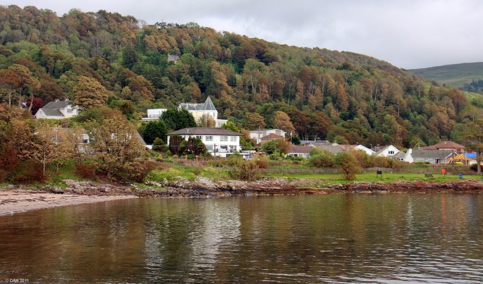 What's wrong with this picture?
Looking from the Pencil beach inland to the south end of Largs.  A seemingly normal picture, but taken in June 2011.  Look at the trees, its like an autumnal view.  The seaward facing side of most trees are brown.  This was caused by a storm on 23rd May 2011 which sent salt spray in land for miles affecting the west facing side of large numbers of trees.  The effect can apparently be seen all the way from Dumfries & Galloway in the South  to Fort William in the North.

