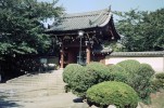 Entrance_to_Homyoji_Temple__Tokyo_1985.jpg