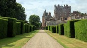 Glamis_Castle_from_Garden.jpg