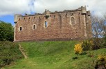 Rear_view_of_Doune_Castle.jpg